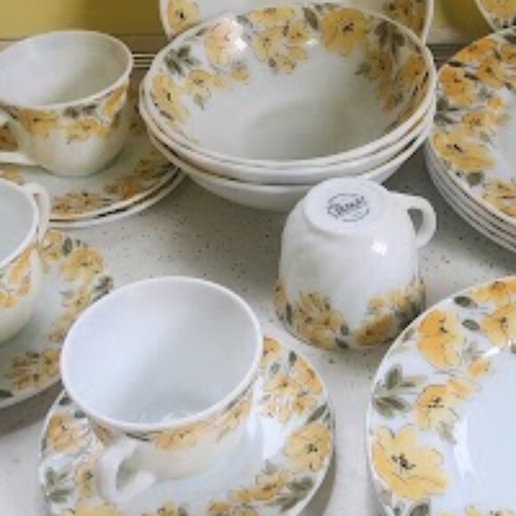 Vintage Gibson Dinnerware Floral- Set of 20 - Picture 6 of 7